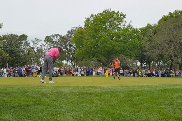 Valspar-Championship-2019-tiger-woods-tap-in-putt